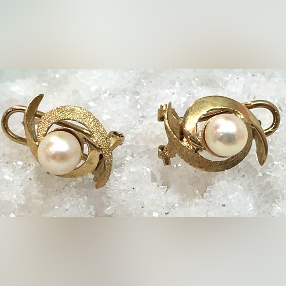 Gorgeous 14K Yellow Gold Pearl Clip Earrings